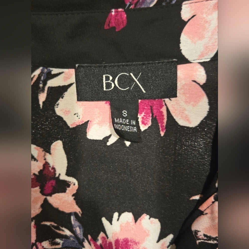 NWOT BCX Floral Black and Pink Women's Top - Picture 6 of 9